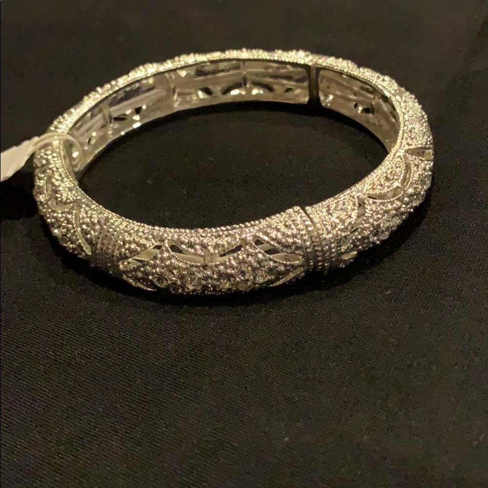 Trifari Silver Bracelet. BNWT. Elastic Stretch